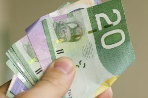 Canada-money-bills-300x199.jpg