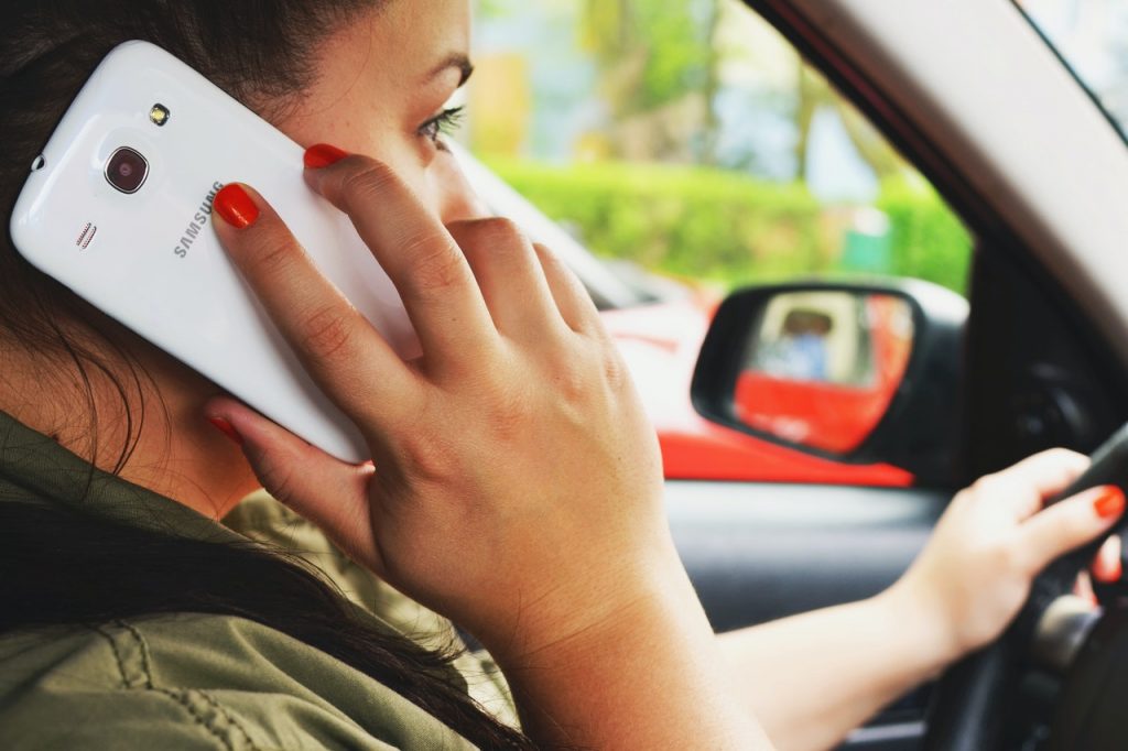 phone-distracted-driving-pexels-breakingpic-3056-1024x682.jpg