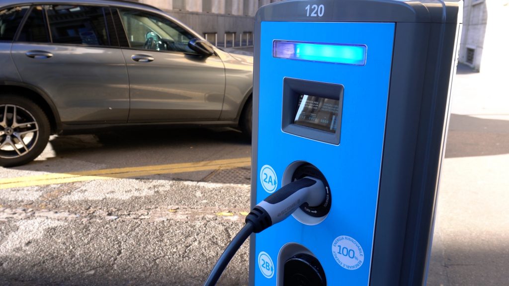 EV-electric-charger-nachine-Depositphotos_438598722_L-1024x576.jpg