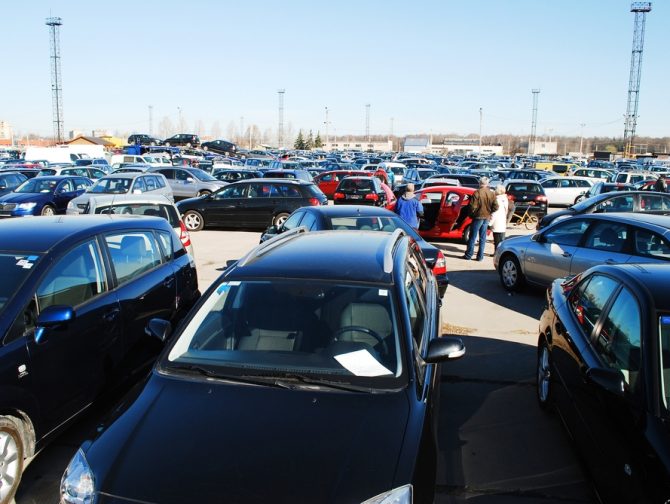 used-cars-Depositphotos_43614247_S-670x504.jpg