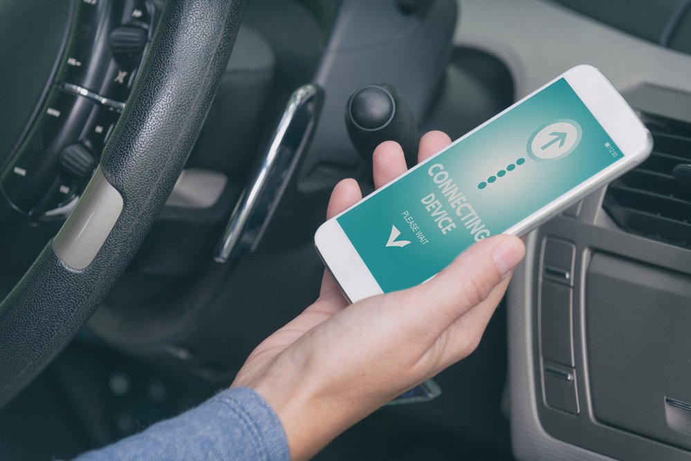Phone-data-connect-car-vehicle-Depositphotos_213907892_S.jpg