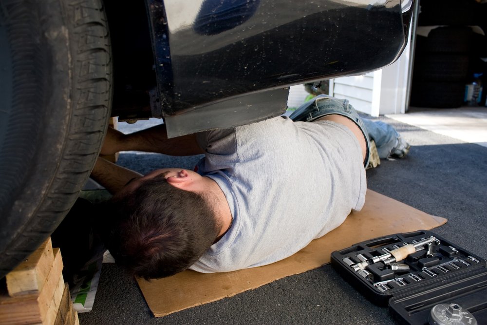 DIY-mechanic-backyard-driveway-Depositphotos_8945083_S.jpg