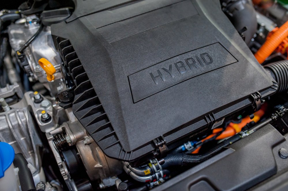 Hybrid-engine-Depositphotos_179504200_S.jpg