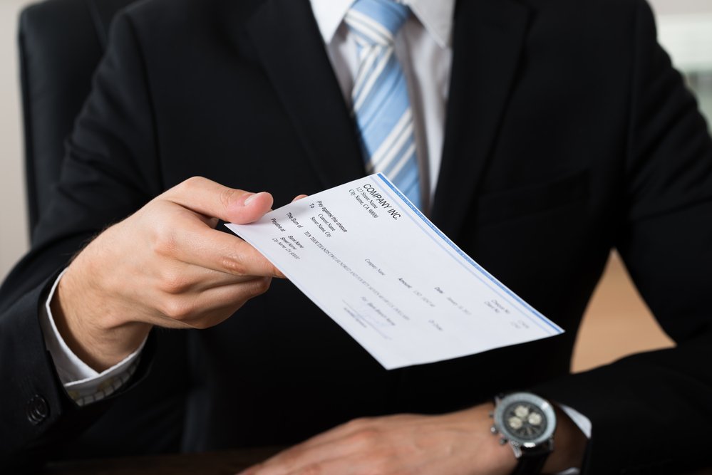 Cheque-Depositphotos_80939278_S.jpg
