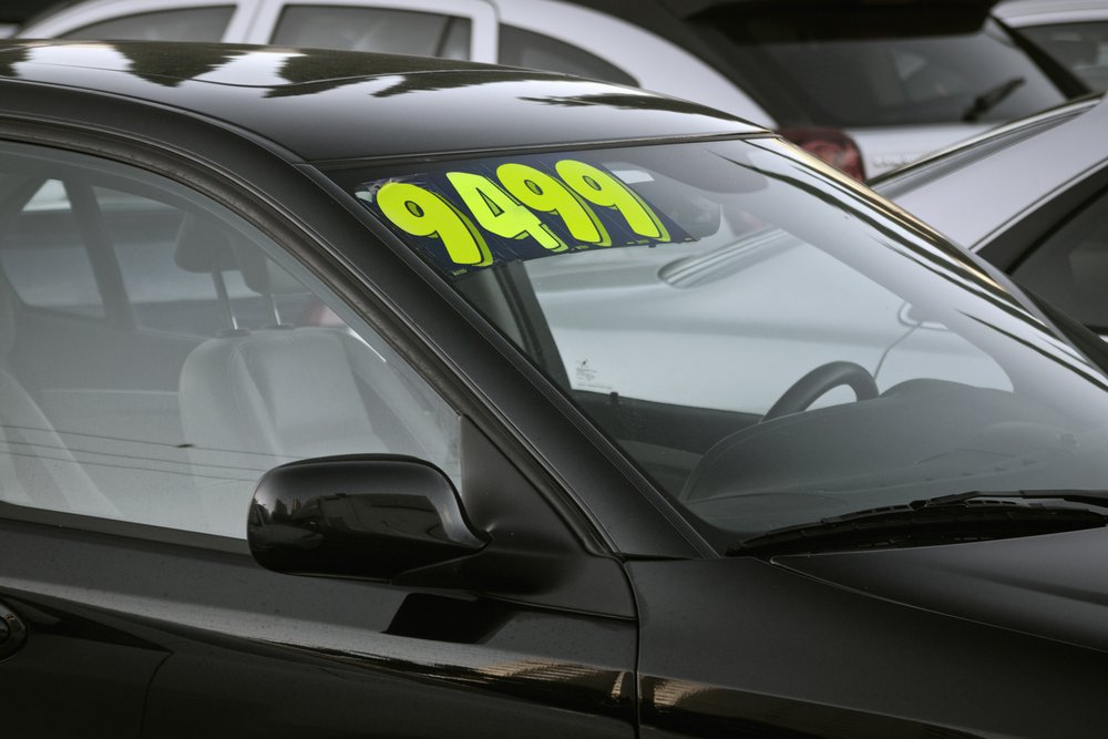 Used-car-dealership-Depositphotos_39201615_S.jpg