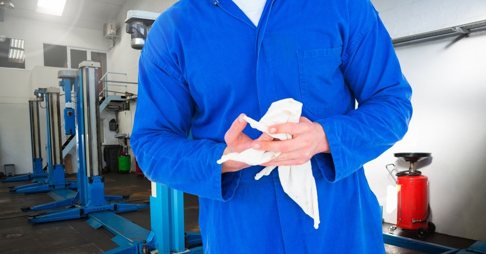 Towel-clean-mechanic-technician-shop-Depositphotos_140197630_S.jpg