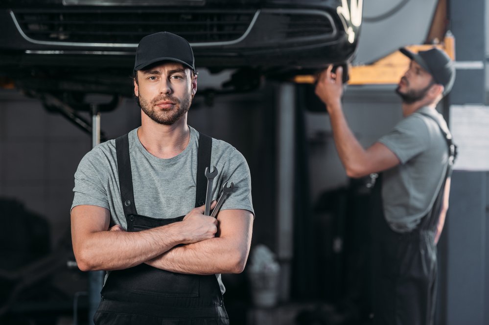 Technician-mechanic-shop-pose-Depositphotos_204688212_S.jpg
