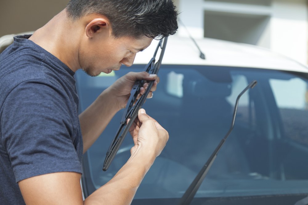 DIY-windshield-repair-replace-Depositphotos_372901398_S.jpg