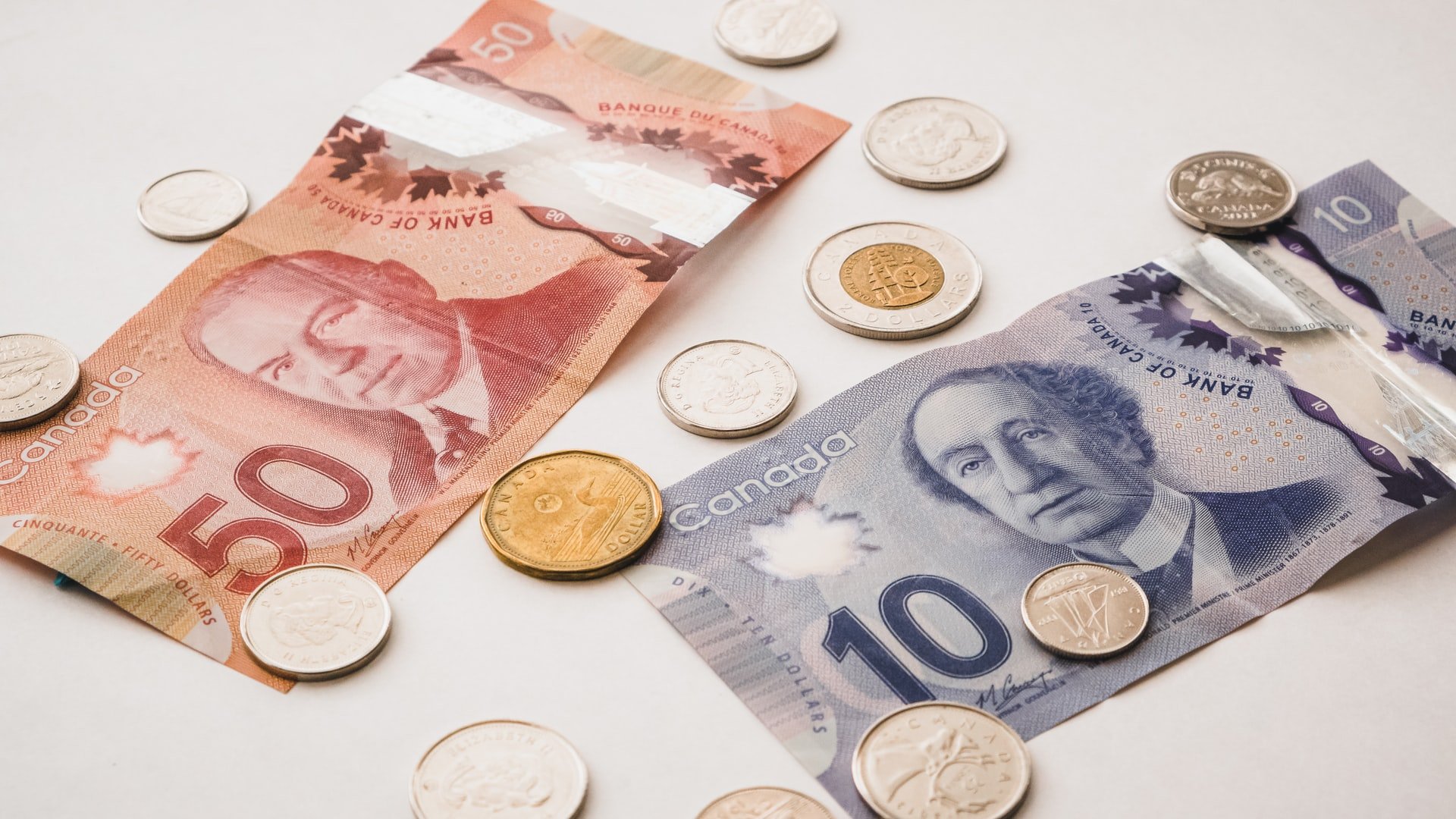 Canada-money-piggybank-p8KbU9-wstc-unsplash.jpg
