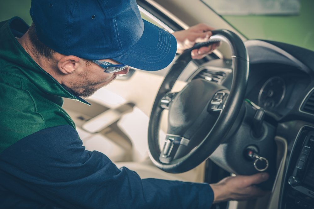 mechanic-technician-car-vehicle-repair-Depositphotos_150577184_S.jpg