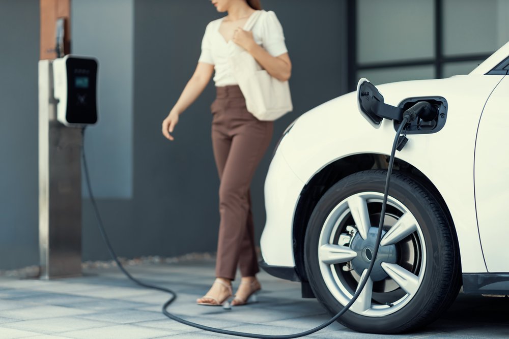 EV-charger-electric-vehicle-home-plug.jpg