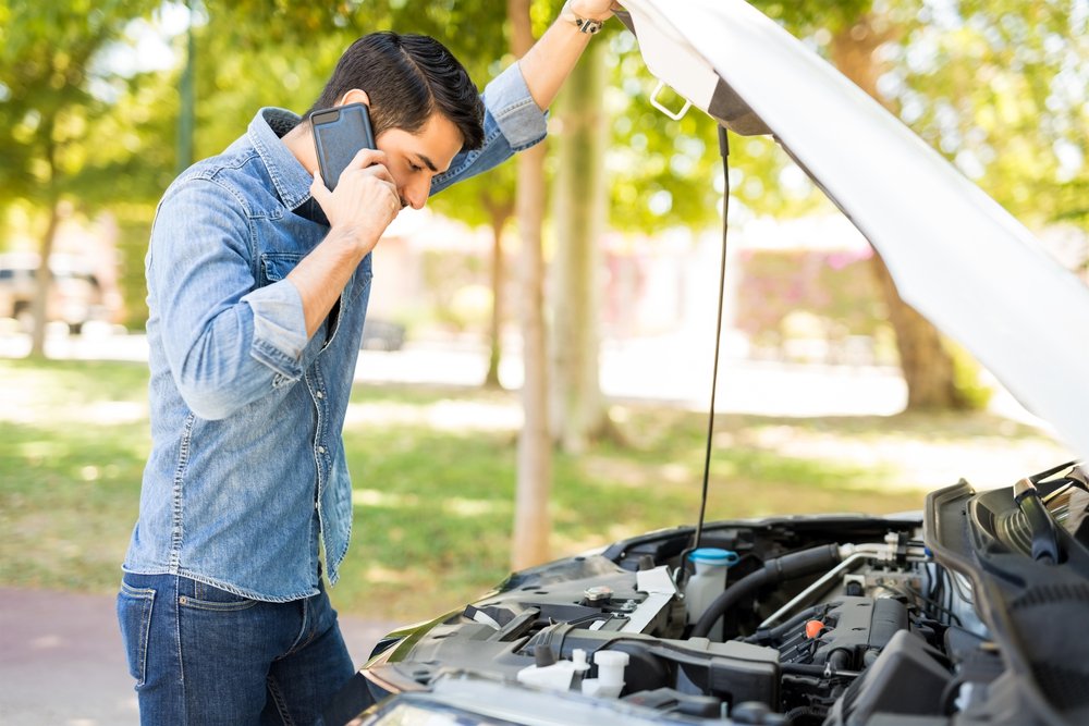 Car-vehicle-broken-call-mobile-mechanic-Depositphotos_205667472_S.jpg