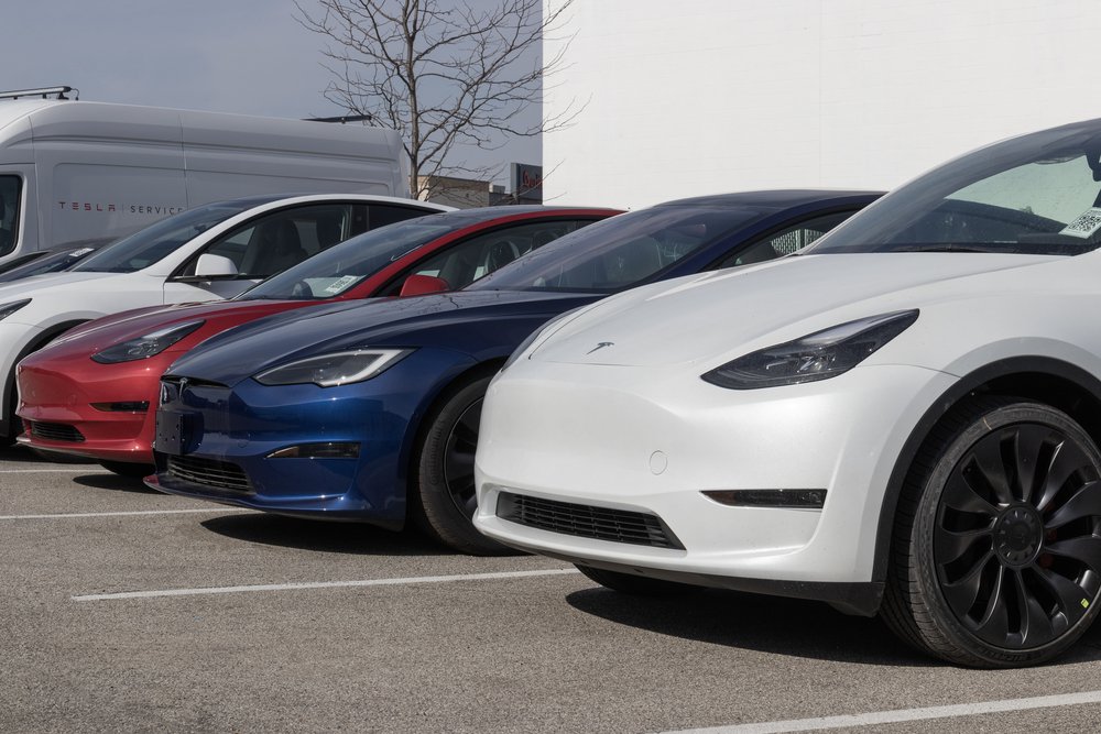 Tesla-EV-electric-vehicle-line-up-Depositphotos_644342764_S.jpg