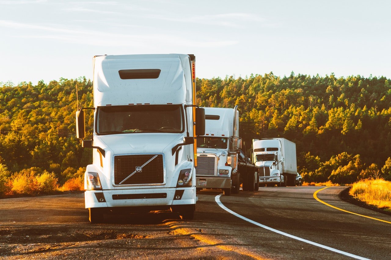 Trucking-pexels-quintin-gellar-2199293.jpg