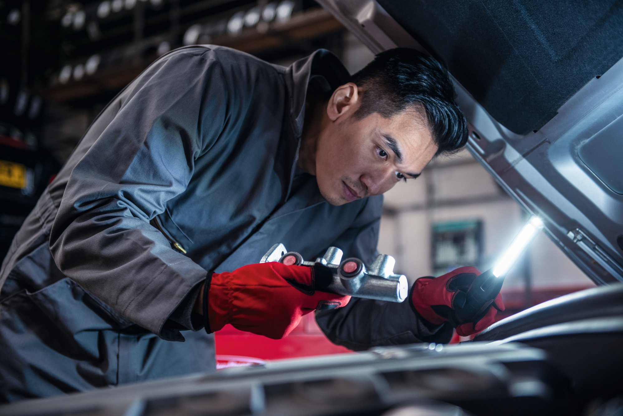 TRW_PC_Braking_Mechanic_fitting_Master_Cylinder.jpg