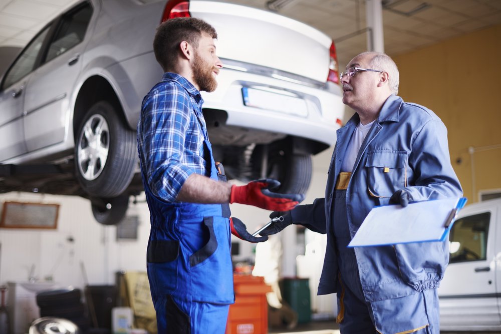 Problem-employee-boss-mechanic-technician-repair-shop-Depositphotos_72814345_S.jpg