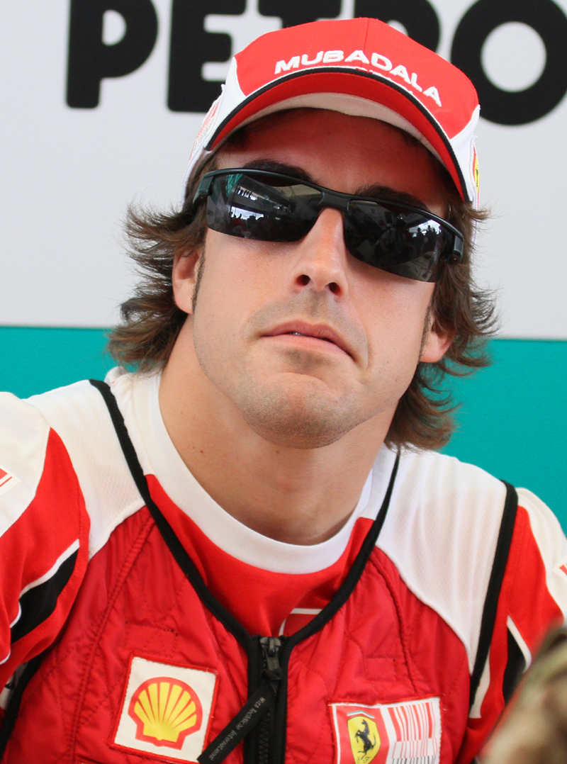 https://upload.wikimedia.org/wikipedia/commons/a/a3/Fernando_Alonso_2010_Malaysia.jpg
